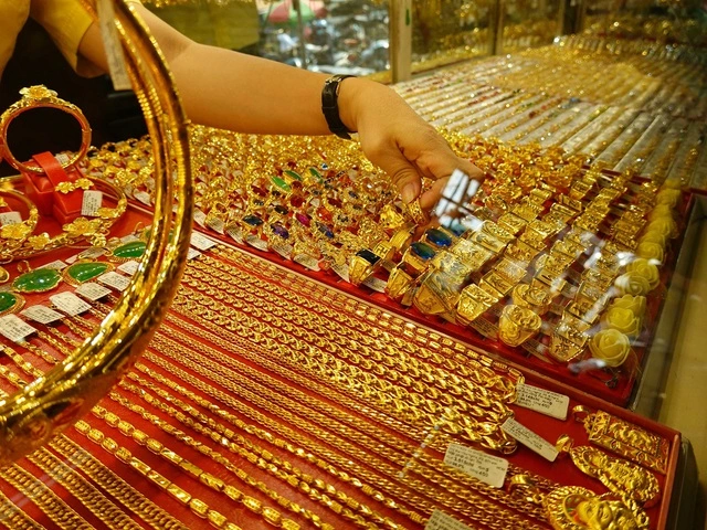 Từ hôm nay mua vàng hơn 1 chỉ phải chuyển khoản